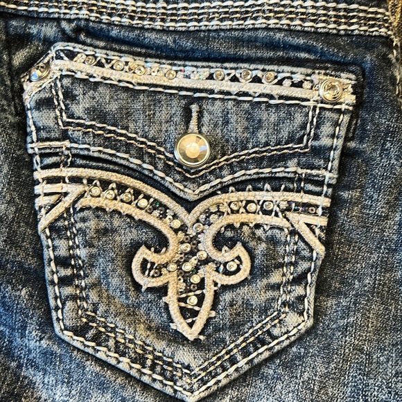 Rock Revival 30 NWT Blue Denim Shorts with White Stitching & rhinestones - Picture 4 of 16